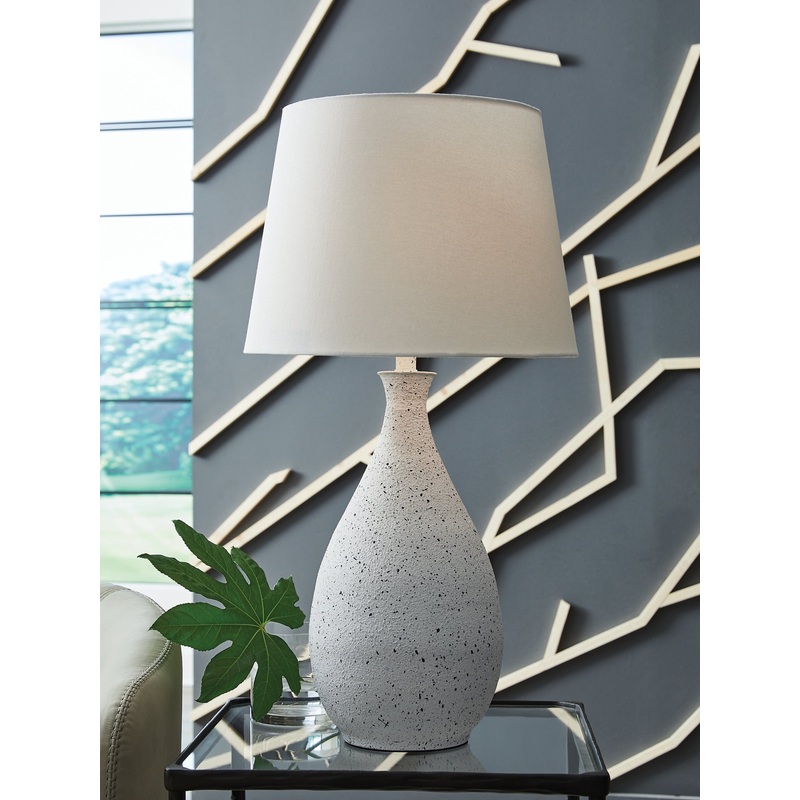 Wyattford Metal Table Lamp (1/CN)
