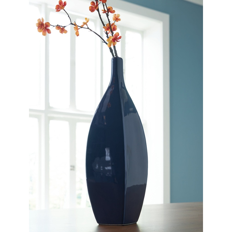 Abtinson Vase