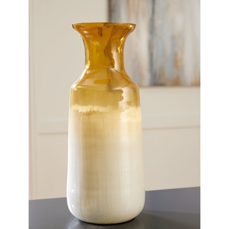 Wynburg Vase