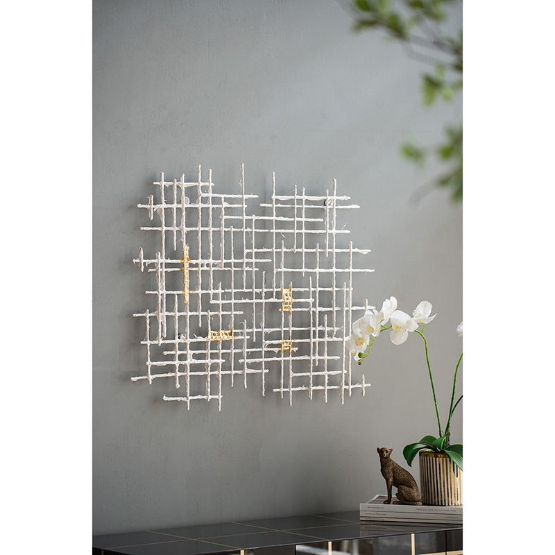 Iron Wall Decor – White / Gold
