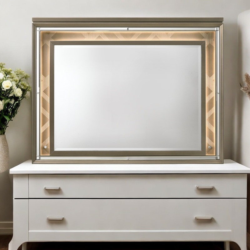 Skylar – Mirror With LED – Champagne