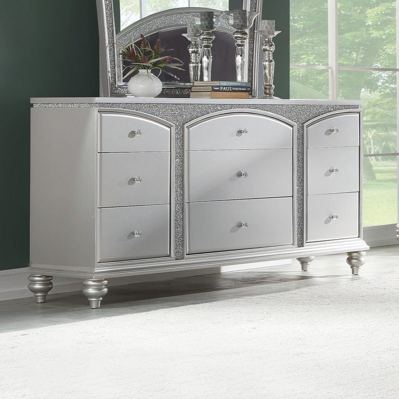 Maverick – Dresser – Platinum