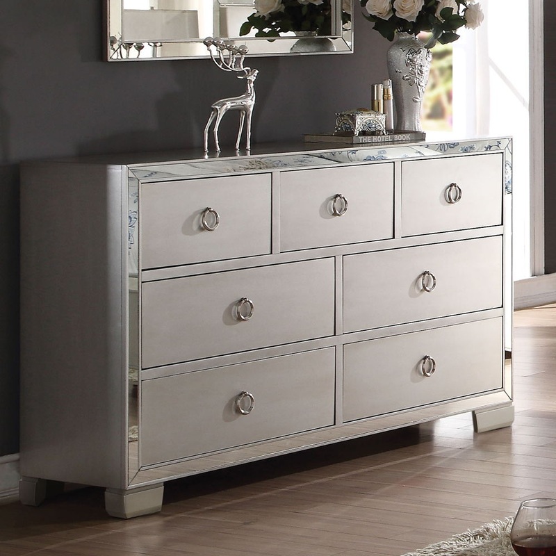 Voeville II – Dresser – Platinum