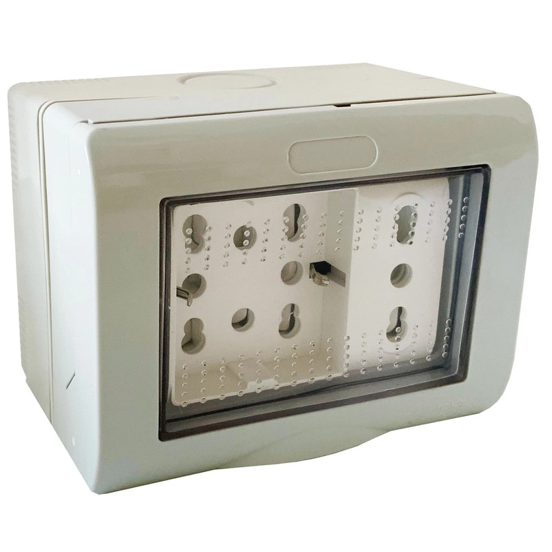 CONTAINER IP55 3-PLACE WITH UNIVERSAL SOCKET