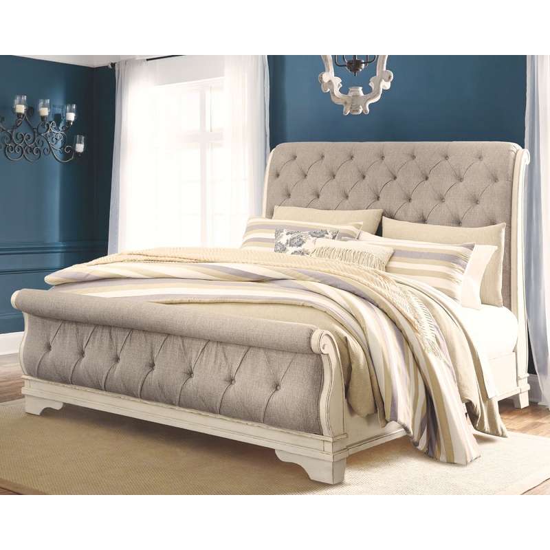 Realyn – Upholstered Sleigh Bed