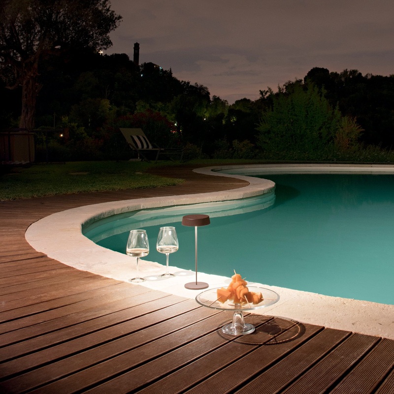 WHITE LED ALUMINUM COCKTAIL TABLE LAMP 29.5X12X12CM IP54